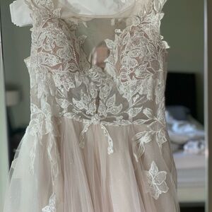 Elegant Cream Wedding Dress